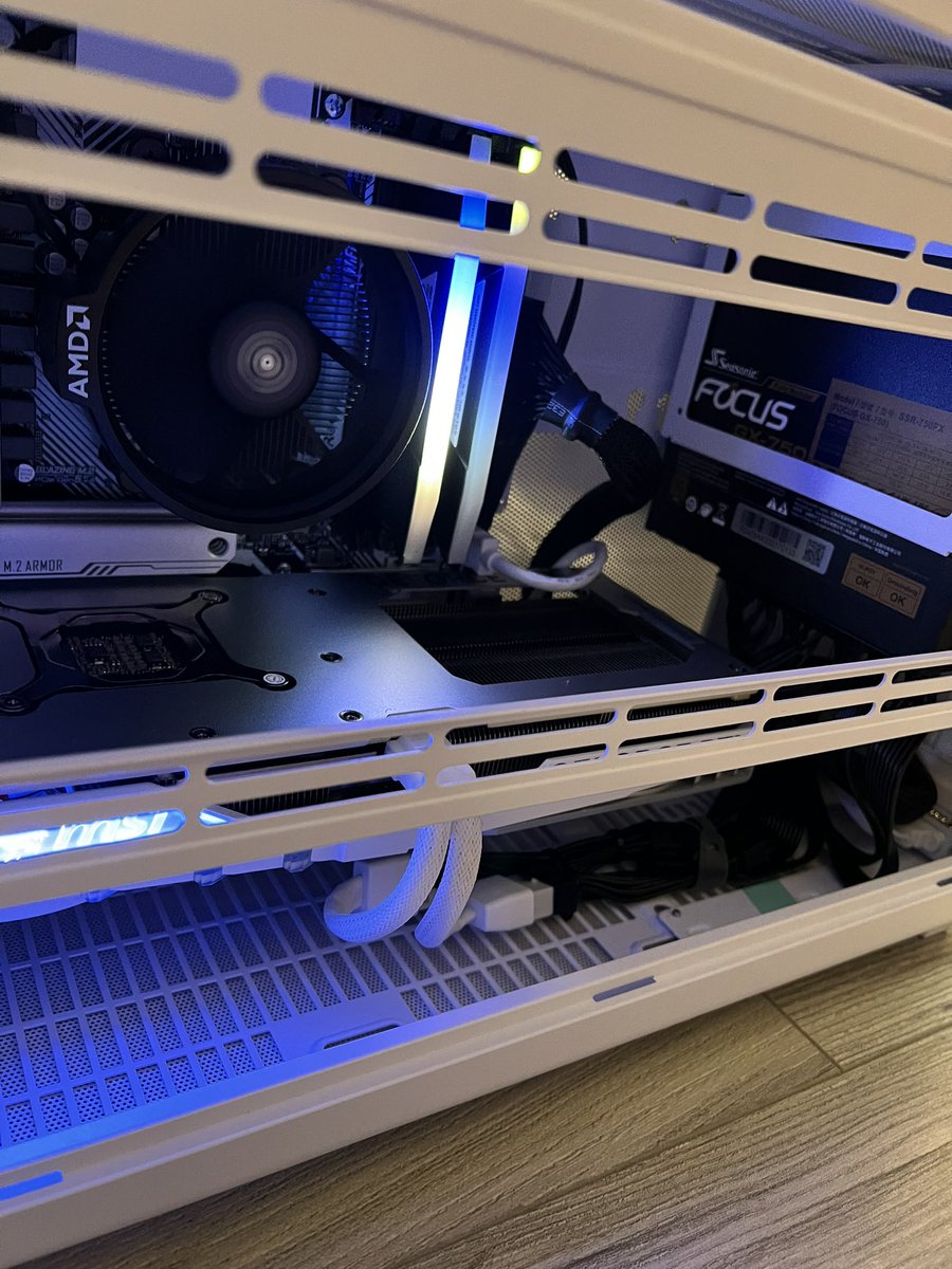 MicroLande's tweet image. Amazing #seasonic PSU in the new Lian Li Dan A3 case