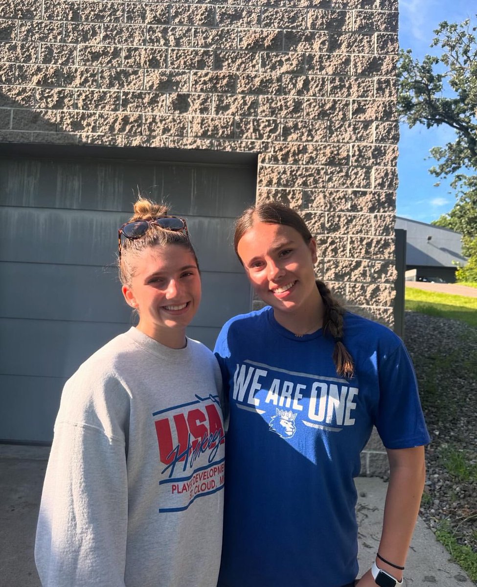rowanjsoftball's tweet photo. Today i was announced a captain for my hockey team for the upcoming season. I will now be a two sport captain! So excited!! 😊 https://t.co/MCzD3Oir6g