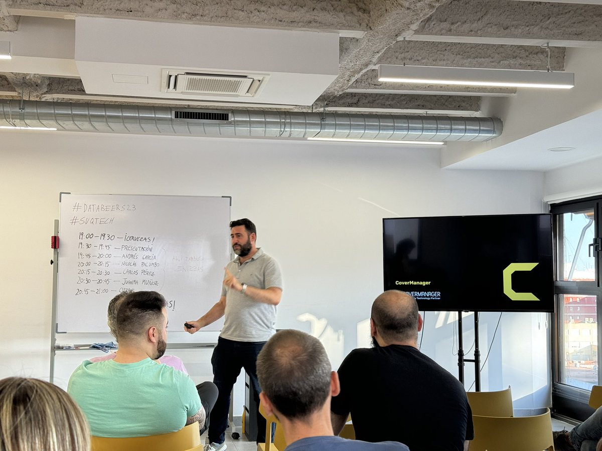 Carlos contando, entre otras cosas, que gestionamos más de 70 millones de reservas al año en <a href="/CoverManager/">CoverManager | Gestión 360 de tu restaurante</a> #databeers23 #svqtech <a href="/DatabeerSVQ/">DatabeerSVQ</a>