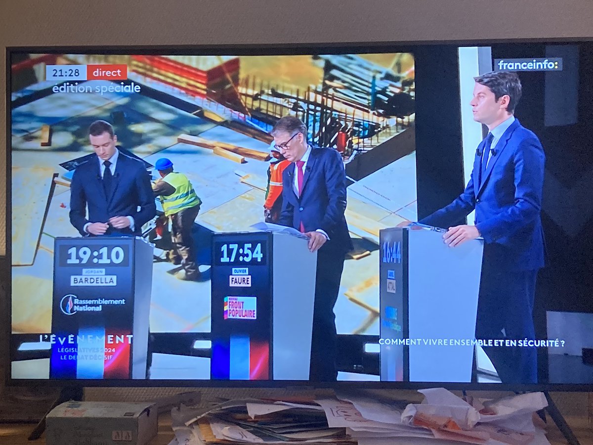 Et sinon <a href="/J_Bardella/">Jordan Bardella</a>, <a href="/faureolivier/">Olivier Faure</a>, <a href="/GabrielAttal/">Gabriel Attal</a>, votre position sur un passe rail sur le modèle allemand ? 

Ça pourrait vous changer d’éternels débats sur la double citoyenneté