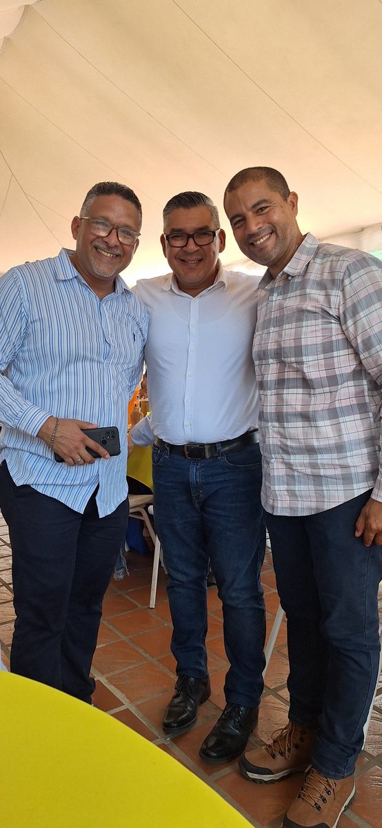 PrDelgado7's tweet photo. Felicitaciones a los periodistas en su día y en especial a mi esposa Dayana Sorrentino @DayanaSorrent Hoy celebramos el trabajo que desarrollan por nuestro país! https://t.co/9mSuPTNIwn