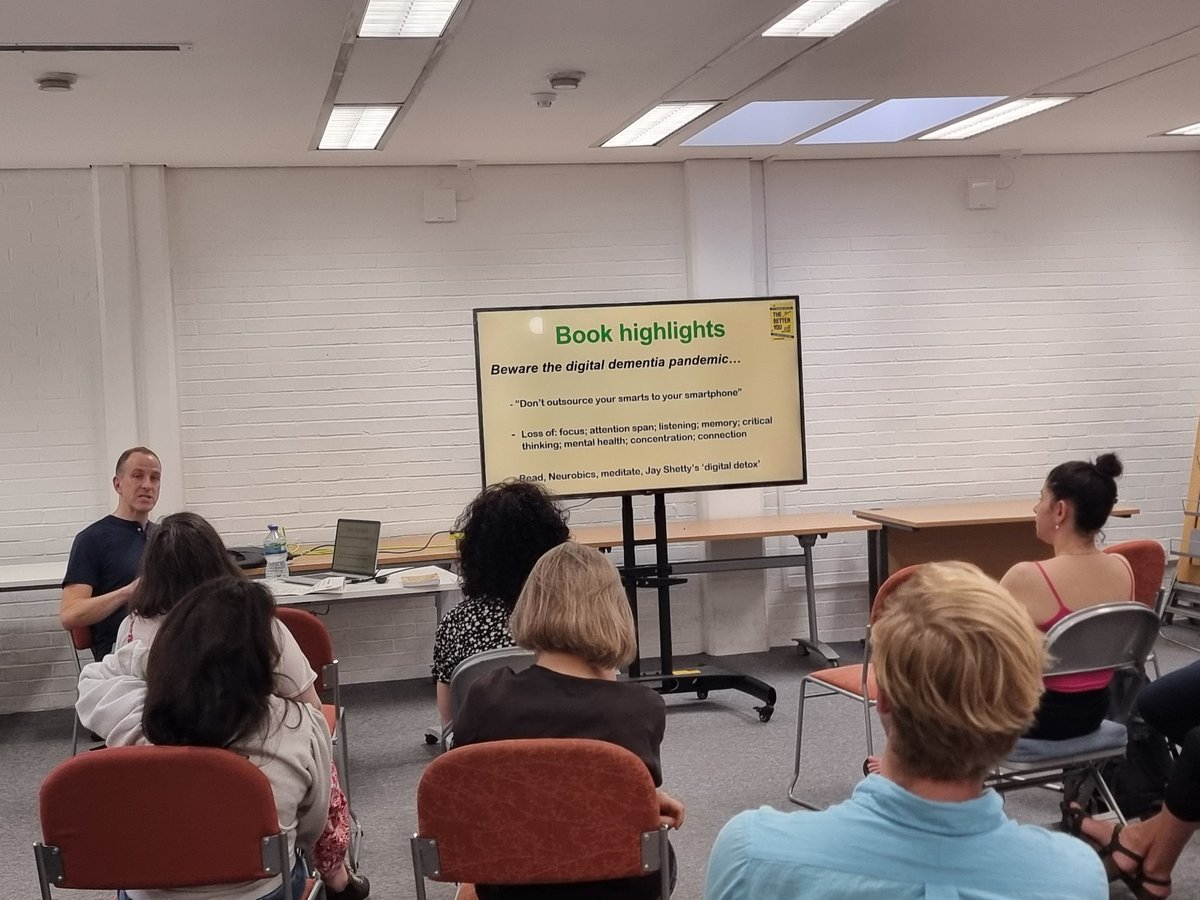Im_Negomi's tweet image. I love a local author event at a local library ! ✨️📚🖤
Thank you, Romano Giorgi for visiting #BalhamLibrary to talk abt &apos;The Much Better You: Your wellbeing and mental health sorted&apos; a really insightful (&amp;amp; amusing) talk on an important topic! 
@Better_Balham @wandsworthlibs