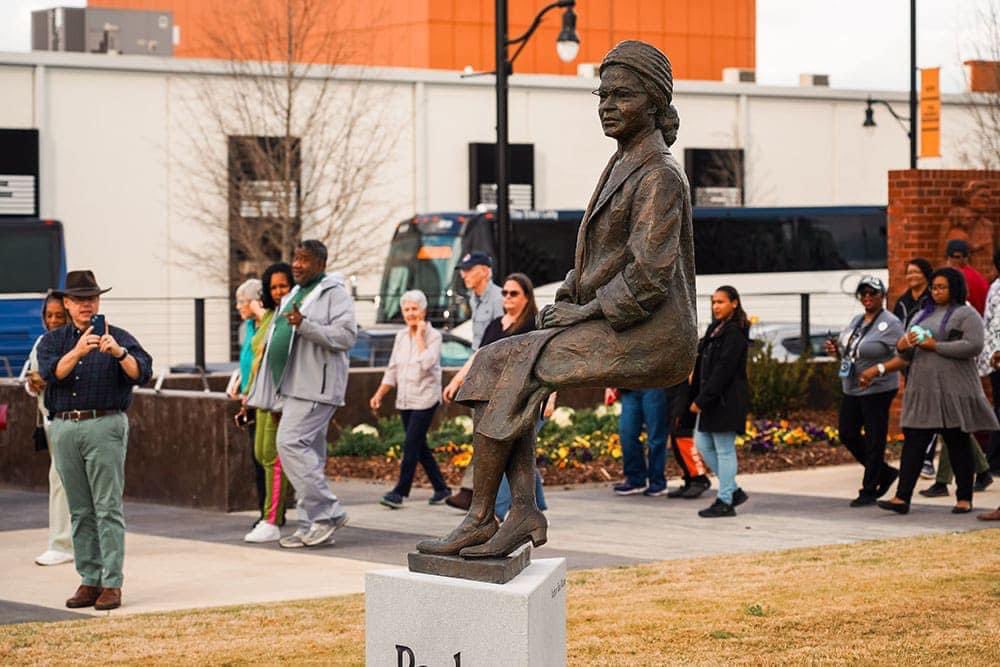 kingtrelll's tweet photo. they built a Rosa Park statue in Montgomery and…..yeah 😂😂 https://t.co/WVMfpHRig6