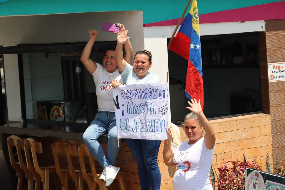 VenEsVenezuela's tweet photo. Los Comanditos de #LaTendida, Táchira dicen presente 💪
Somos una fuerza indetenible y nos motiva el profundo amor por Venezuela 🇻🇪
Seguimos trabajando juntos 💙
#ConVzla | #HastaElFinal | #VamosAGanar https://t.co/RKyxg1rJBa