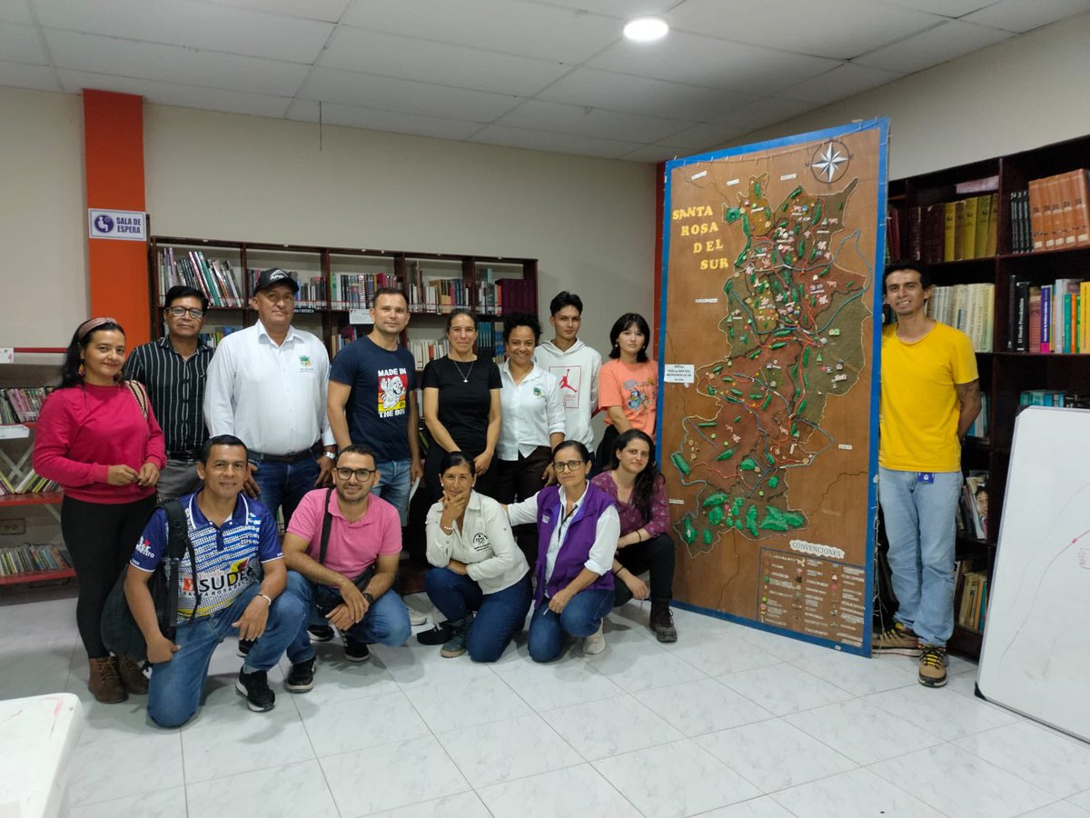 PFMuseosCol's tweet photo. Durante tres días, el II Pacto Cultural por la Vida y la Paz 🕊️ nos llevó a recorrer las culturas anfibias del río Magdalena. Exploramos el río, la ciénaga y la serranía, identificando las iniciativas de museos que han surgido desde las comunidades por una #CulturaDePaz. https://t.co/vtkqvL3Hvi