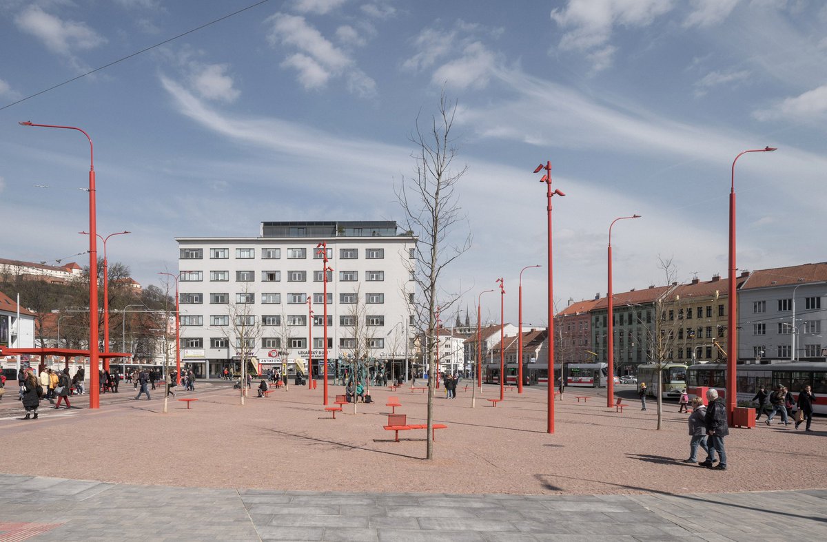 lendskejp's tweet photo. 2/2 revitalizace veřejného prostranství bývalých kasáren ve Vysokém Mýtě (B. Srpková, M. Lukáč), Mendlovo náměstí v Brně (Chybik + Kristof Architects, Michal Palaščak, Zdeněk Sendler) nebo rekonstrukce tržiště Pod Kaštany ve Zlíně (Ellement, Václav Babka). https://t.co/lrUIyCCqs9