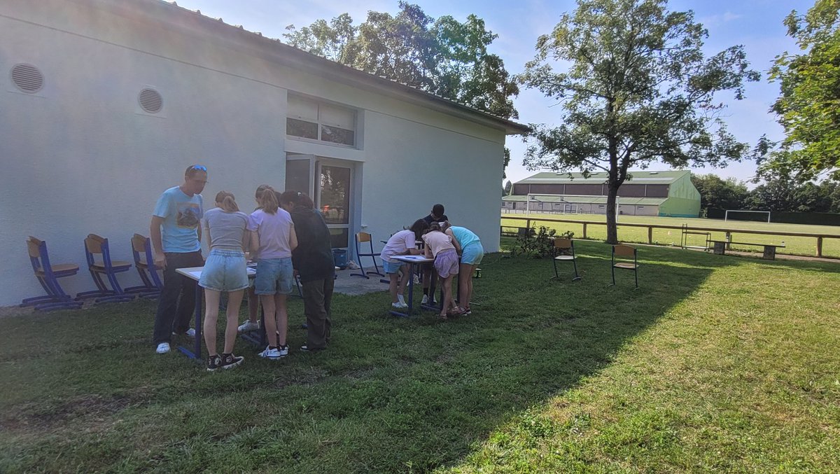 GeraldineB036's tweet photo. Un #rallyelecture autour des #livres du @prixescapages a rassemblé ce matin au collège @LaFayette036 @ac_orleanstours 2 classes de 6ème et 2 classes de CM2 de l école Lamartine autour de 10 ateliers. Bravo à tous les élèves pour leur participation !#animationlecture https://t.co/RaNuPd0VwO