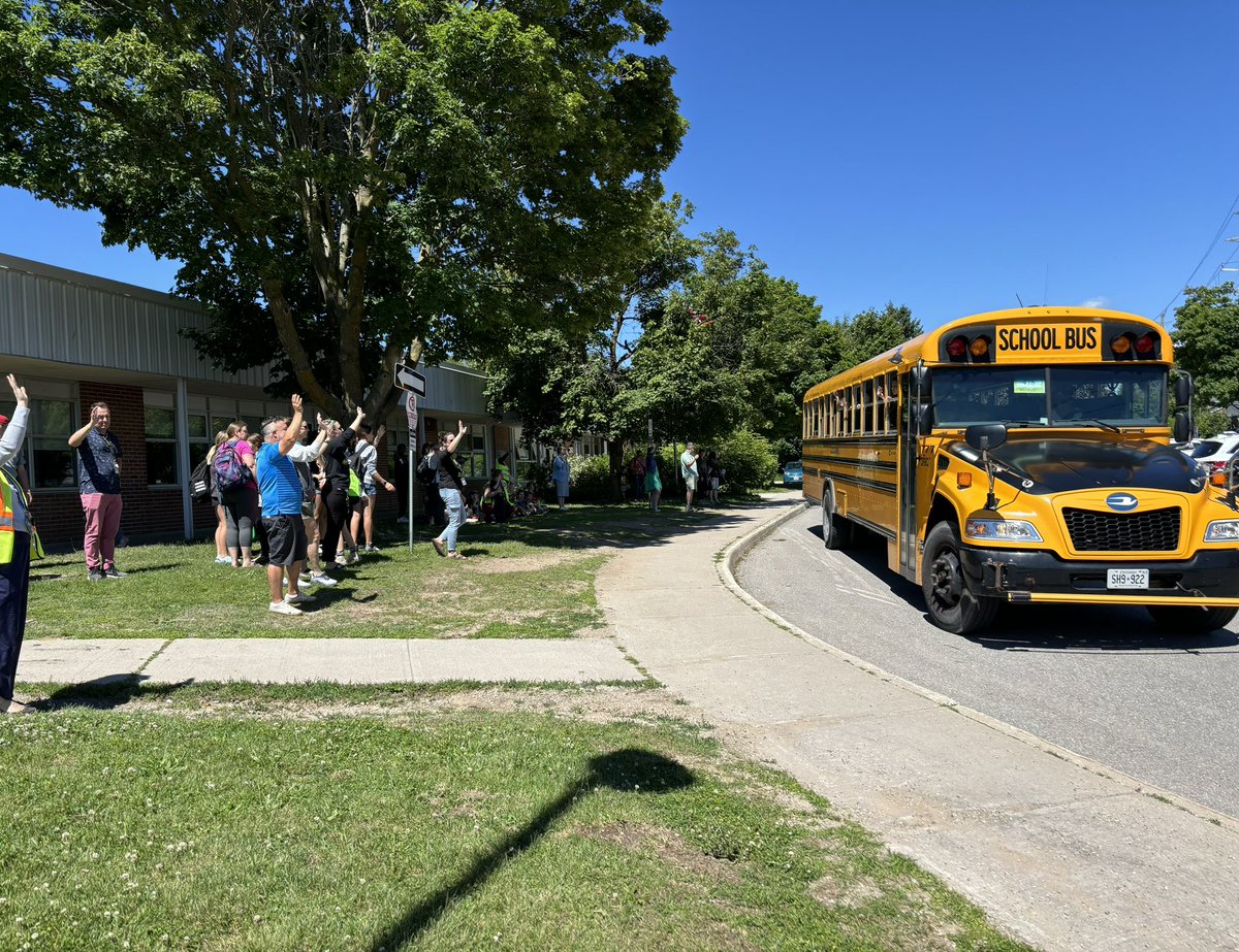 MapleGrovePS's tweet image. Happy summer Grizzlies!!  
We wish Mrs. Aston &amp;amp; Ms. Withers wonderful retirements.  You will be greatly missed. ❤️