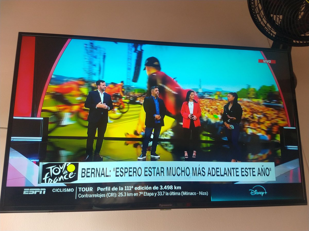 richard93612's tweet image. Lindas @GeralSports7 @LauralozanoR y Srs. @FrancoLostaunau @Conejorodriguez viendo #SportCenter/#SC de #ESPN con la noticia de #TDF2024 en #ESPNCiclismo. 

#TourDeFrance #Ciclismo #TDFxESPN