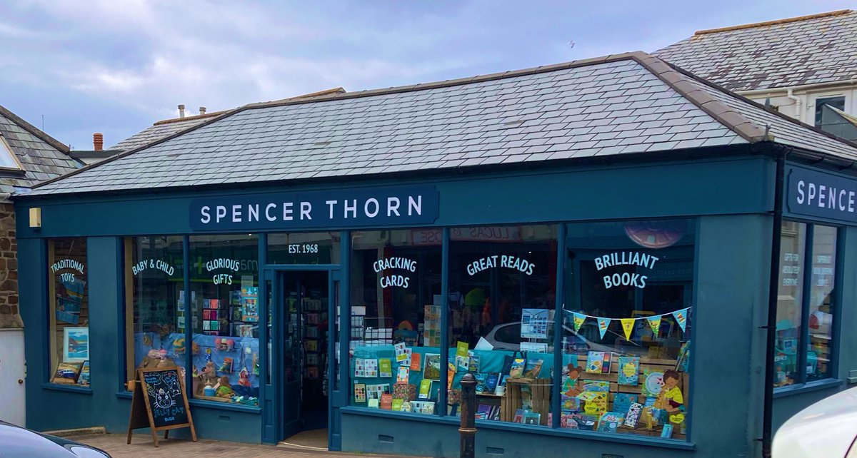 HayleyHoskins's tweet image. When you pop into a bookshop on holiday and do a little shriek when you see your pals debut 🧸💙🧸

Congratulations @MeredithVigh!! 🥳✨

#bude #spencerthorn #bartholomewbear #jellycat
