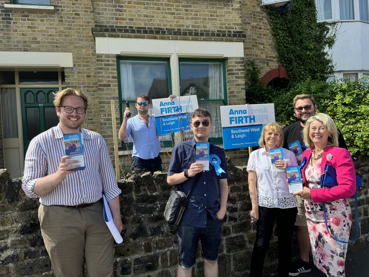 Anna_Firth's tweet photo. 1️⃣ week left of the campaign! Three more strong sessions in #BlenheimPark, #StLaurence and #WestLeigh made even better by the lovely sunshine☀️

#VoteAnnaFirth
#AnnaFirth4SouthendWestandLeigh
#GeneralElection2024 https://t.co/8ZrBMBHJZy