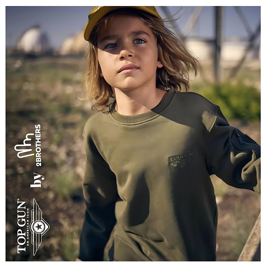 TopGunstore's tweet image. Our little ace is ready for takeoff in Top Gun clothing! ✈️ Decked out in style and adventure.

#TopGun #MiniMaverick #KidsFashion #AviatorStyle #OOTD #InstaFashion #ExplorePage #FashionInspiration #TheFlyingLegend