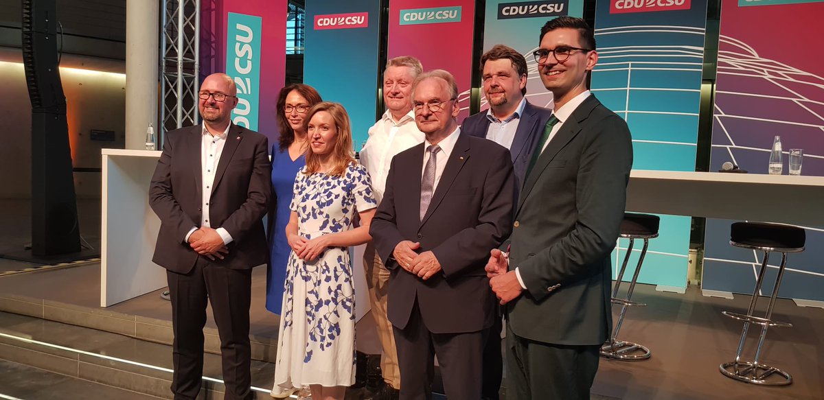 mueller_sepp's tweet photo. Fazit: Hart in der Sache, verbindend im Ton. So endet unsere 1. #BetriebsräteOstKonferenz . Mit @reinerhaseloff , @RadtkeMdEP , @groehe , @Ottilie_Klein sowie @FahimiYasmin und #Lindig konnten wir uns mit fast 300 Arbeitnehmervertretern austauschen. Den Dialog setzen wir fort🤝 https://t.co/SBq3FTmk7X