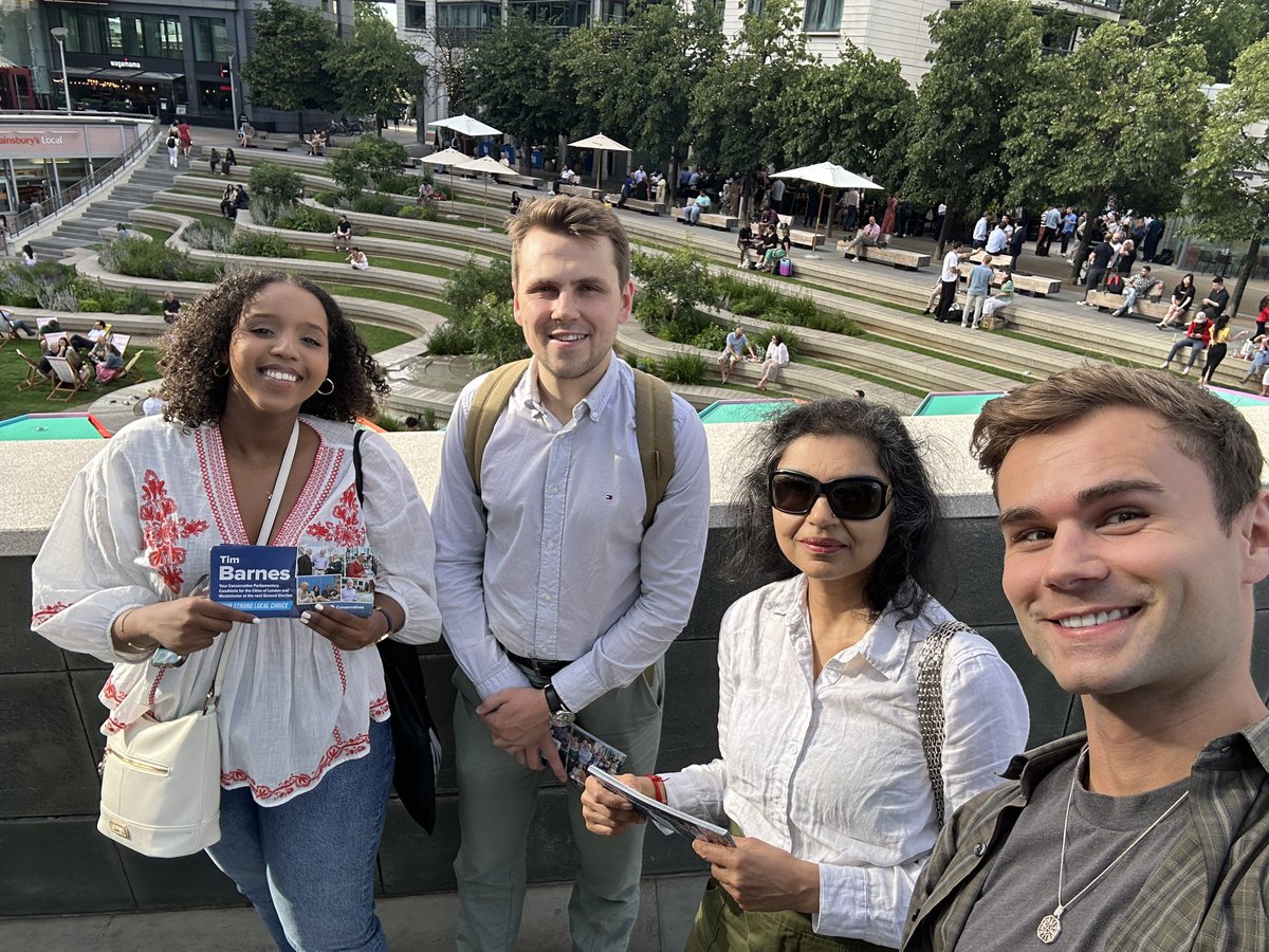 Back at it again this evening canvassing in Paddington! <a href="/SamiaHersi/">Samia Hersi</a> <a href="/ElliotKeck/">Elliot Keck</a> <a href="/CLWCA/">CLWCA The Two Cities #TwoCities</a> <a href="/VoteTimBarnes/">Timothy Barnes</a>