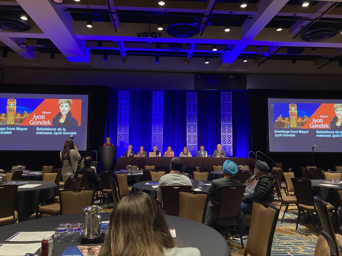 OrselKarin's tweet photo. How amazing that our mayor came in person to express her appreciation of our profession in such challenging times in Calgary @CanVetMedAssoc @JyotiGondek #powerlady!!! https://t.co/FtKvM9YPuJ
