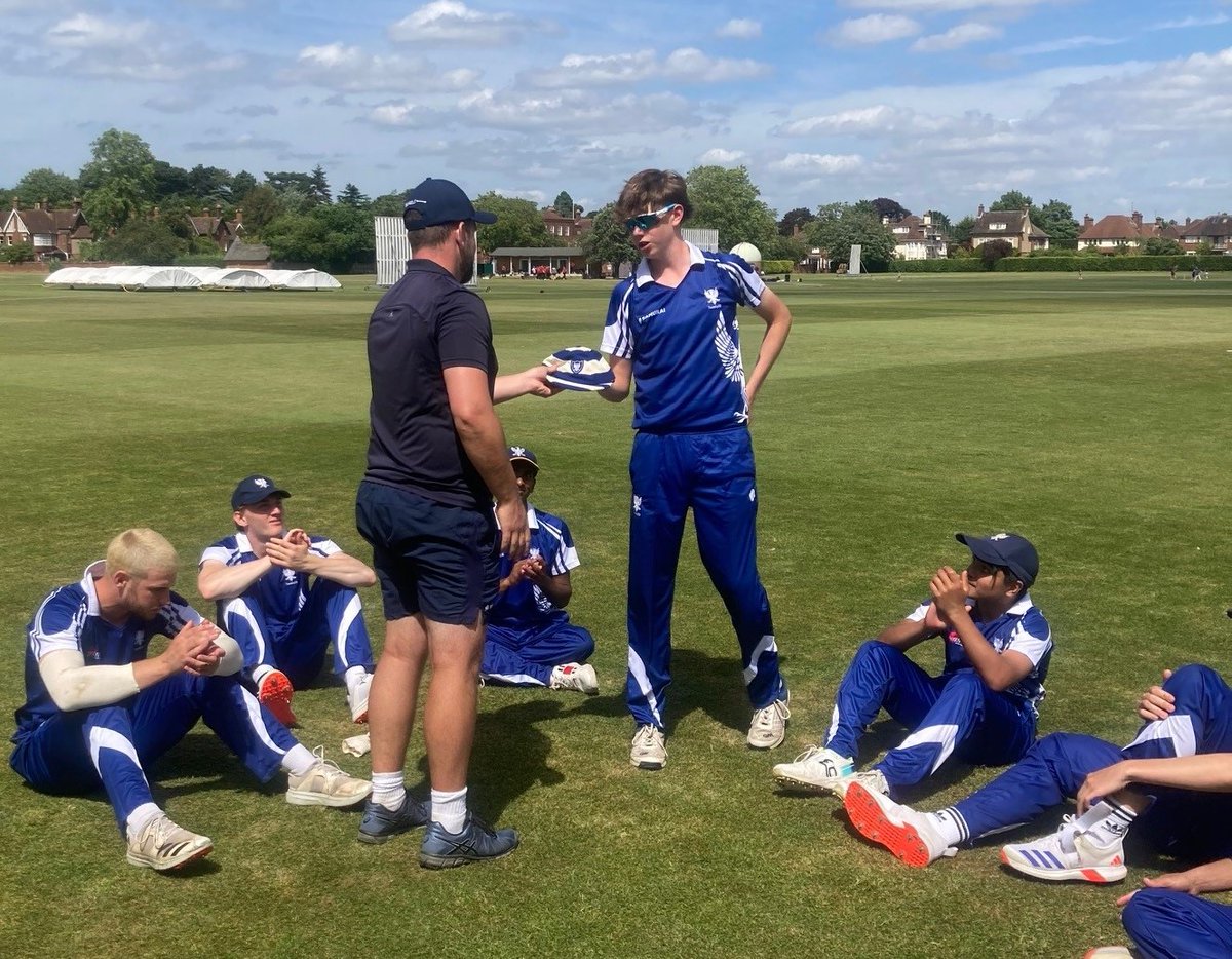 Congrats to Zack Jepp who made his 1st XI debut in the T10 Comp today. He had a great start to his 1st team experience as he took a wkt with his first ball and hit his first ball for 4. He is being presented with his 1st XI cap by 1st XI coach and old bedfordian, Charlie Thurston