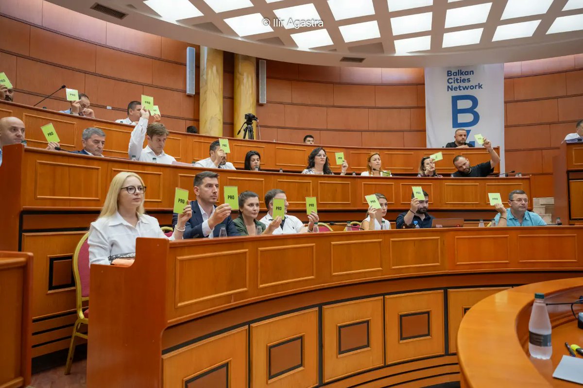 RominaKuko's tweet photo. 🏛 Në mbledhjen e sotme të Kēshillit Bashkiak Tiranë @keshillitirane ku kaluam vendime të rëndësishme për mbrojtjen sociale, shëndetin, arsimin dhe infrastrukturën e kryeqytetit tonē.

Dënoj ashpër përdorimin e gjuhës së urrejtjes ndaj cilitdo anëtari të shoqërisë; dinjiteti i çdokujt është një e drejtē universale. Askush nuk ka të drejtë ta shkelë atë!