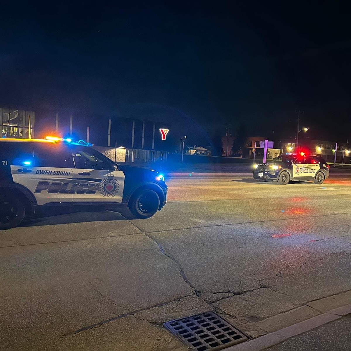OwenSoundPolice's tweet photo. School is out, the long weekend is upon us & that means summer R.I.D.E Programs throughout the City. We feel citizens should arrive home safe. Think of others & don't drive while intoxicated. #PlanAhead #DriveAlive https://t.co/FzZfGdN4ip