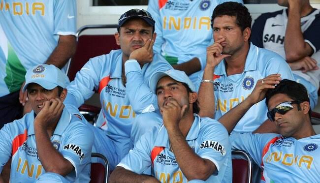 mainbhiengineer's tweet photo. Rahul Dravid's team India got exit form group stage only in wc 2007 played in West Indies. Fans showed anger on road, Dravid lost captaincy.

>> Fast forward 17yrs to 2024 >>

Rahul Dravid came as coach to play world cup in same West Indies and took team India to final. Chak De India moment for Rahul Dravid 🙌