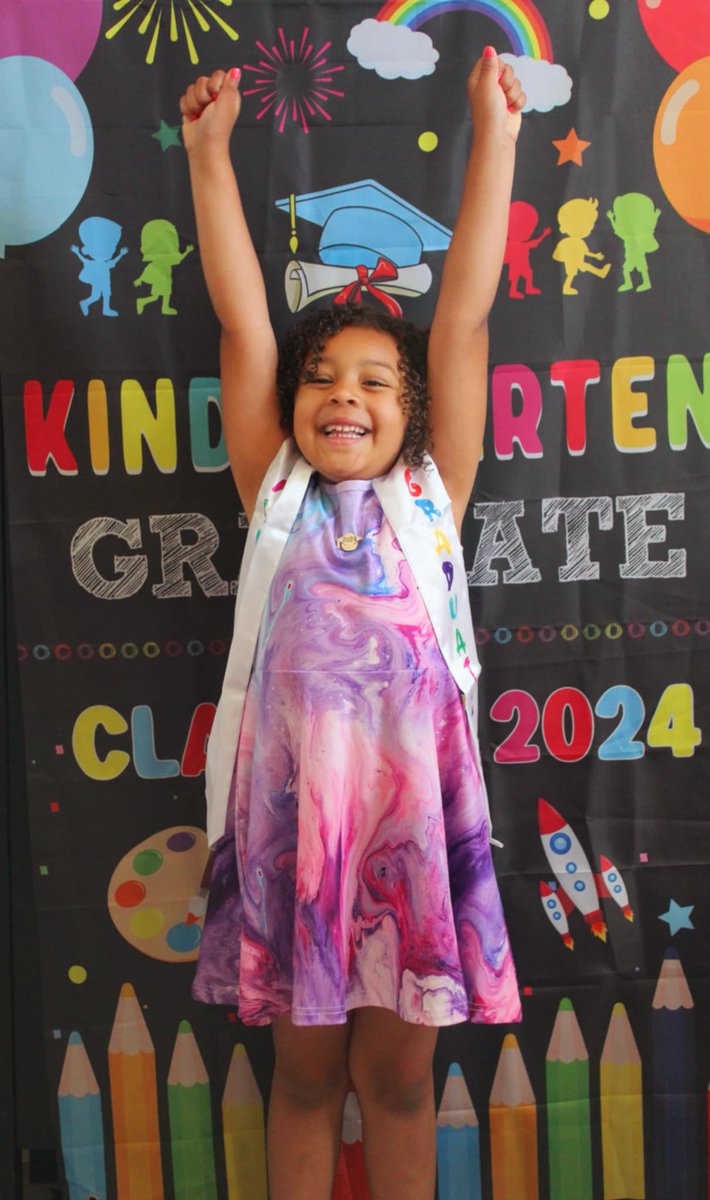 MrsMGeorge17's tweet photo. She did It!!! Alexis you are the most amazing little girl! We love you! #kindergartengrad #proudparents https://t.co/mx79x53sVV