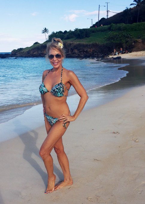 Throwing it back to the beach on Throwback Thursday from 8 years ago! XOXO 💋  #ThrowbackThursday #throwback<a href="/tag/bikini"class="tags"><span>#bikini</span></a><a href="/tag/thursday"class="tags"><span>#thursday</span></a><a href="/tag/throwbackthursday"class="tags"><span>#throwbackthursday</span></a><a href="/tag/beach"class="tags"><span>#beach</span></a><a href="/tag/throwback"class="tags"><span>#throwback</span></a>