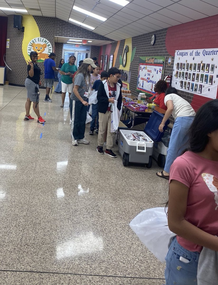 juvemarin13's tweet photo. What a great way to end #CampCalvert with all the kiddos getting a bag of snacks to enjoy at home! #Chooseyourdestination https://t.co/T32rcwTvCH