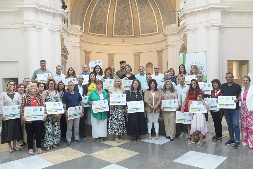 tucomarca's tweet photo. El GAL Rurable hace entrega de las ayudas a los beneficiarios de las ayudas del Programa Leader 2014-20 @MITierradelVino #GALRurable https://t.co/Wcy2vBiOBo https://t.co/U99FEneFET