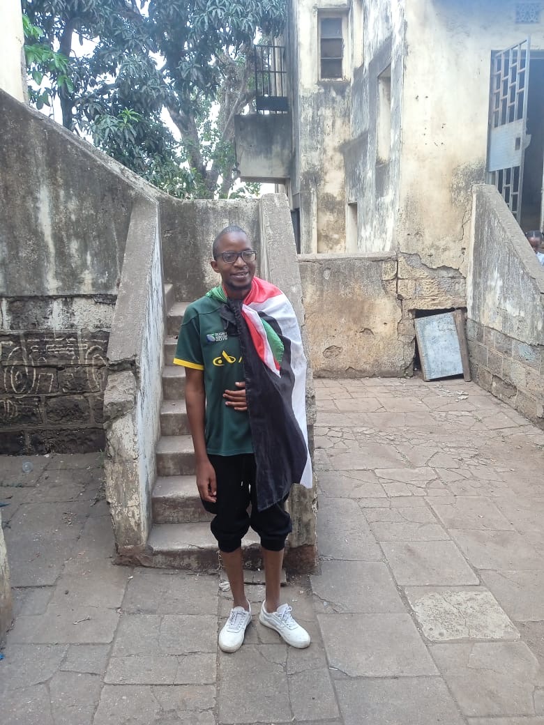 suetimon's tweet photo. Release @TJobic 

His name is Jobic Tindi

He was arrested at Kencom.
Update: He has not been charged, and he is being held at Central Police station.

@LawSocietyofKe https://t.co/EPOvE25EjE