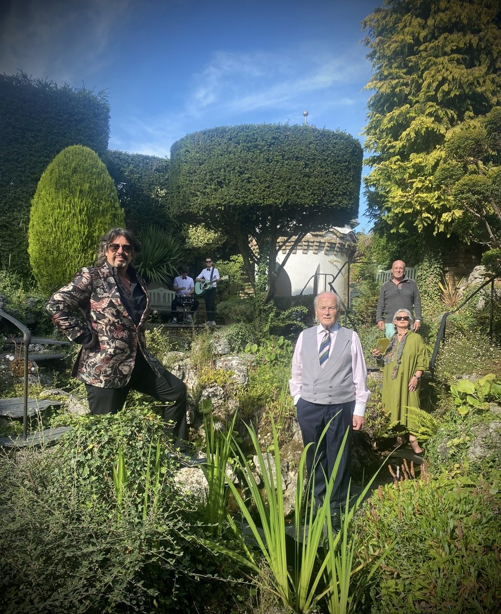 Join me at 10pm on ⁦<a href="/Channel4/">Channel 4</a>⁩ and let’s hang out in Trevor’s OUTRAGEOUS HOME x