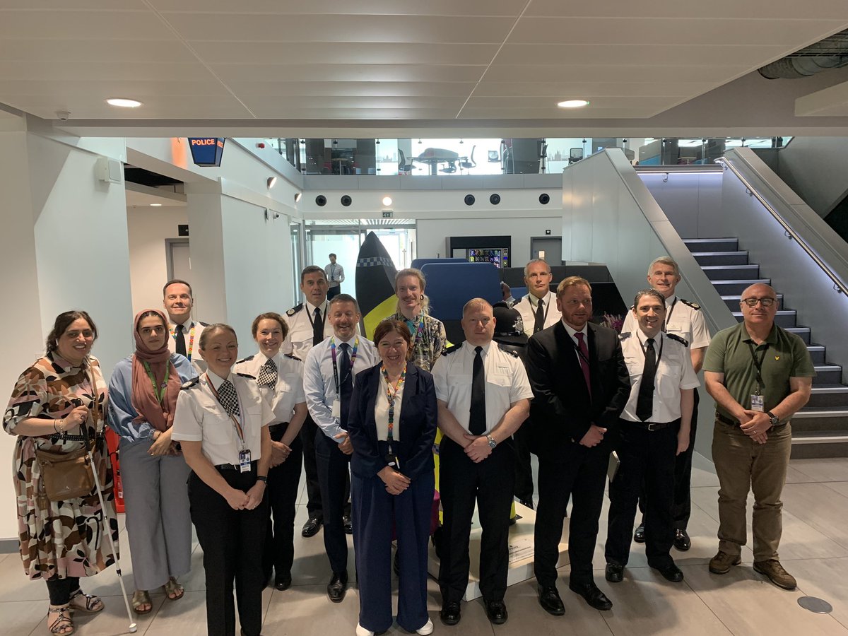 green_dcc's tweet photo. Great start to today with our regular Chief Officer Networks meeting - a huge breadth of exceptional work ongoing &amp; good to listen &amp; understand how we continue to ensure @MerseyPolice is inclusive to all and a #GreatPlacetoWork https://t.co/1oNQFlNRdE