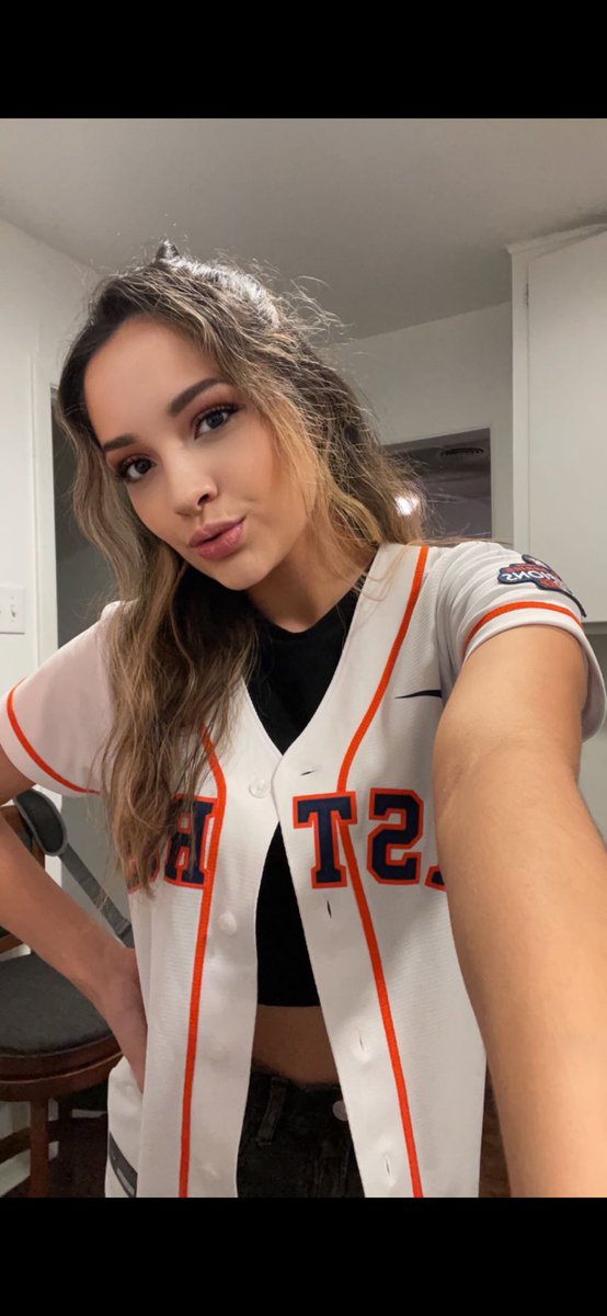 VBInTejas's tweet image. Idk I just love me a baseball jersey