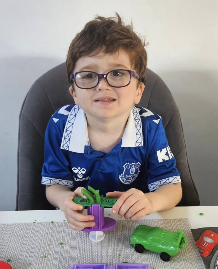 shitscaredmum's tweet photo. I've not been able to stop crying today - one of those sad days - but seeing Max's little face has just broken me. 
He must be so scared. He should be playing out, not preparing for surgery, &amp; his family shouldn't be worrying about raising funds - but unfortunately they are. 2/ https://t.co/ANUij4bLde