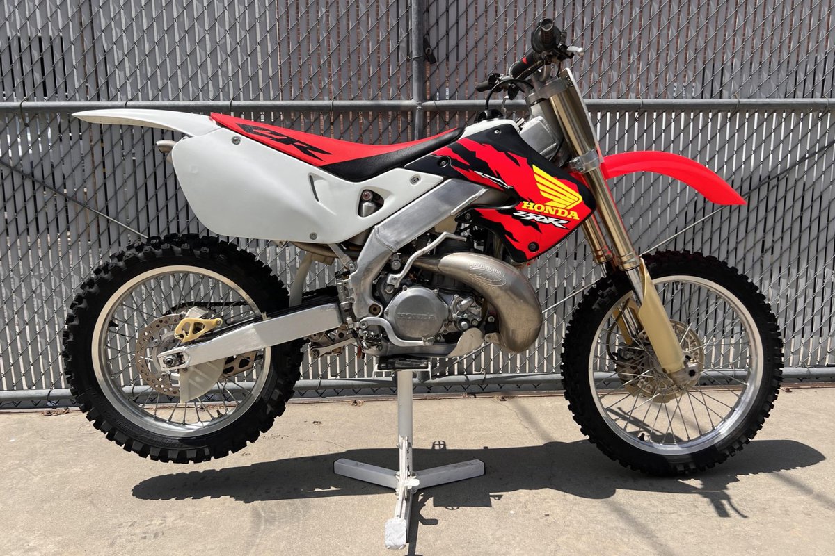 Bringatrailer's tweet image. Sold: 27-Years-Owned 1997 Honda CR250R for $4,500. bringatrailer.com/listing/1997-h…