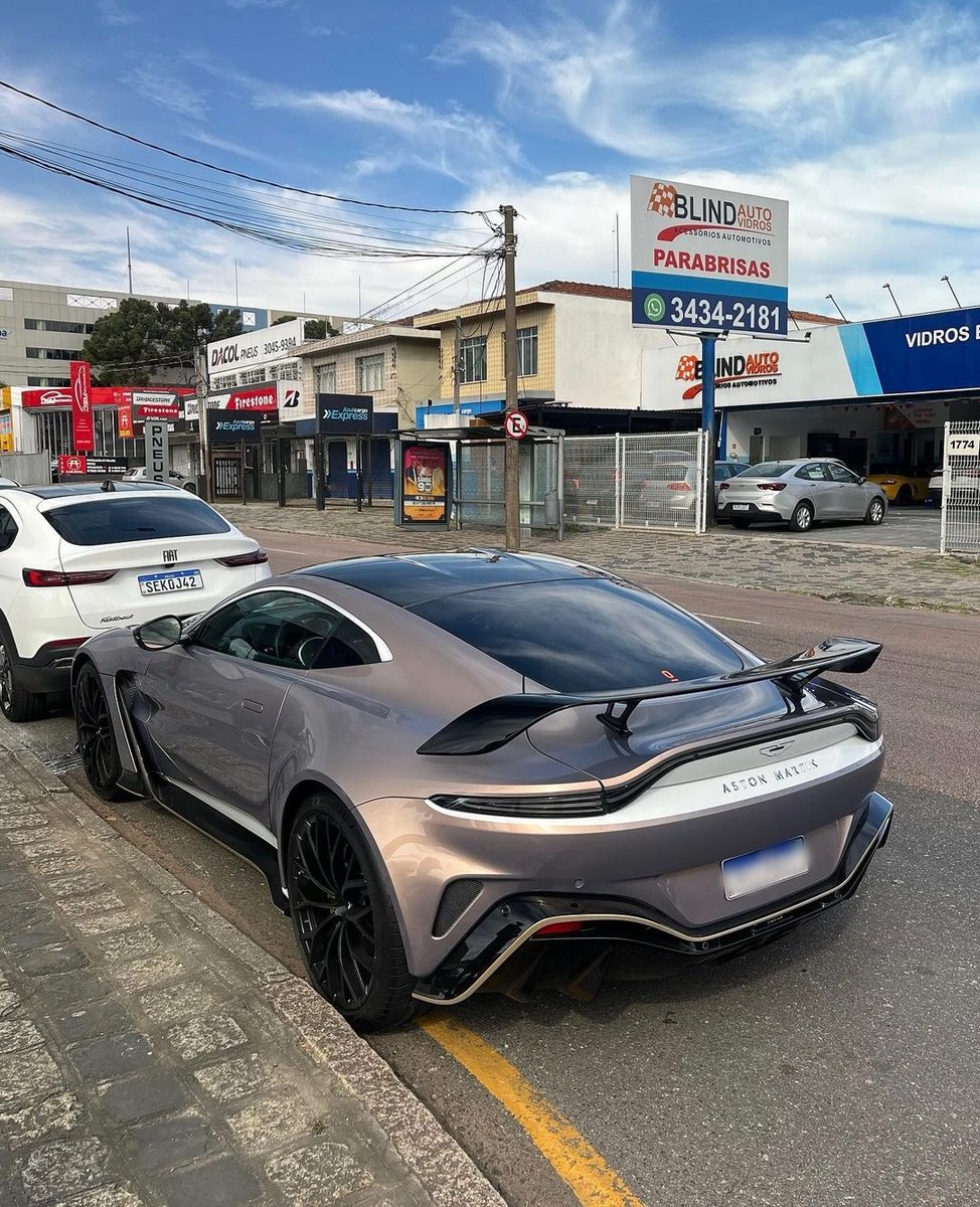 Aston Martin V12 Vantage