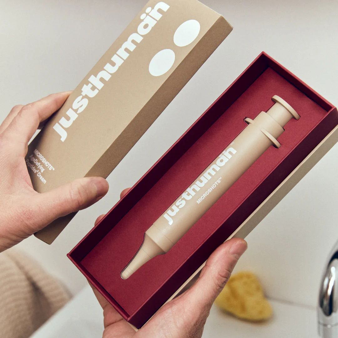 TheReviewWire's tweet image. ➡️ Enter for a chance to win Justhuman Microshots AgeDefying Peptide Cream (RV $185)  &amp;gt;&amp;gt; thereviewwire.com/essential-summ…. Ends 6.30.24. 

#agegracefully #facecream #complexion