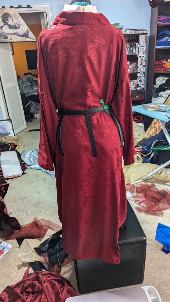 EowinthC's tweet photo. I have been terrible about posting on Twitter but I'll come back with some #qizhuyin #cosplaywip from #qiangjinjiu #balladofswordandwine . I'm basing the design off the Thai Rosmei design https://t.co/gdAlfozEJA