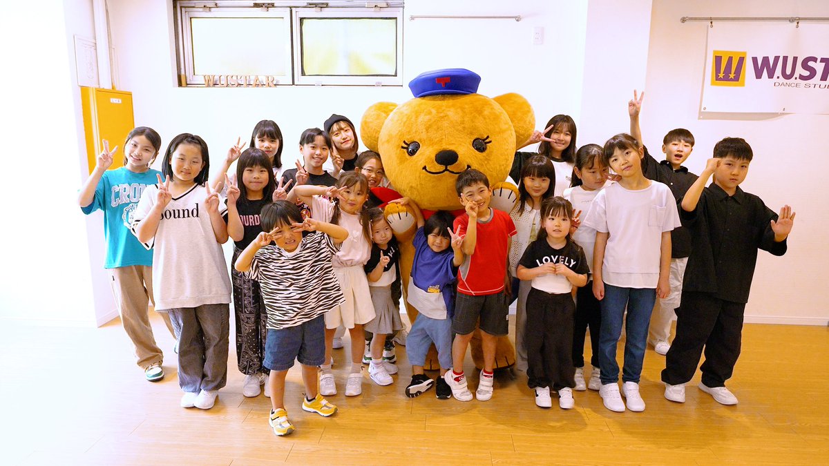 wustar_st01's tweet photo. 郵便局のキャラクターぽすくまが、スタジオに来てくれました！
とっても楽しい時間を過ごせました！
ぽすくまの公式YouTubeチャンネルで公開しているぽすタイムズを是非ご覧ください★
◽️ぽすくまの公式YouTubeチャンネル
URL：https://t.co/BjrFNnS1hk

@posukuma_yubin 
#ぽすくま #ぽすタイムズ https://t.co/sxCu7ibTY1