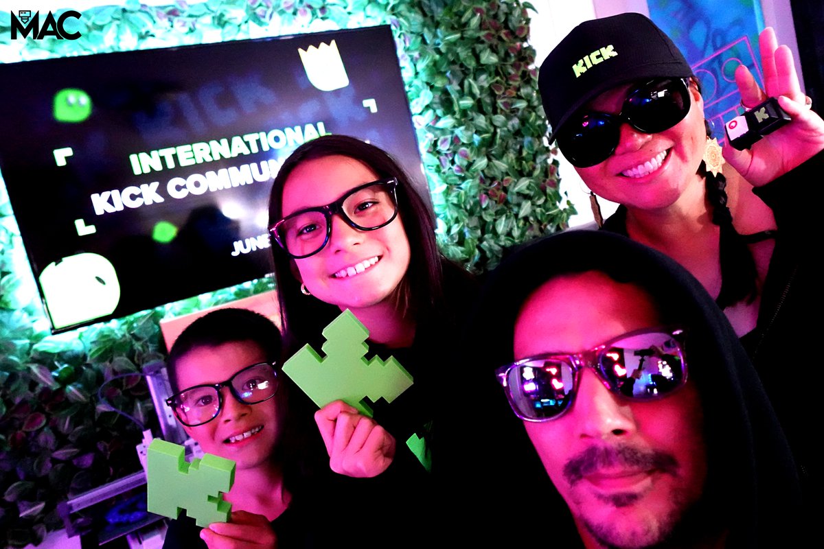 Happy International Kick Community Day! 💚

We are so happy to be apart of this community and appreciate each and everyone of you.  

We want to THANK YOU !!

We are giving away a few things tonight 
☑️ - <a href="/StocksGFX/">Stocks Design Co.</a> designed keychain package including 25 keychains
☑️ -