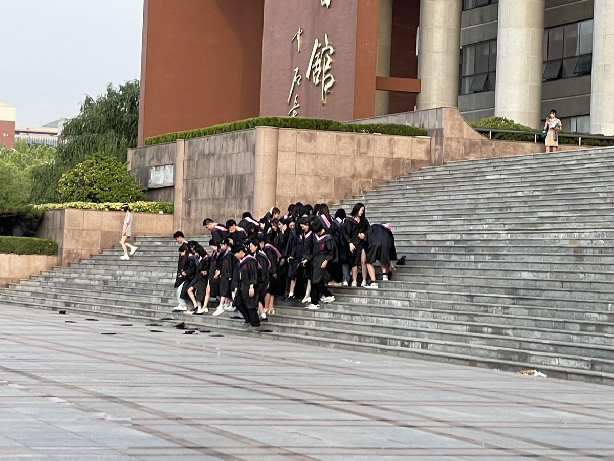 Muz1020817's tweet photo. 毕业啦🎓 https://t.co/q2wZbLxoVH