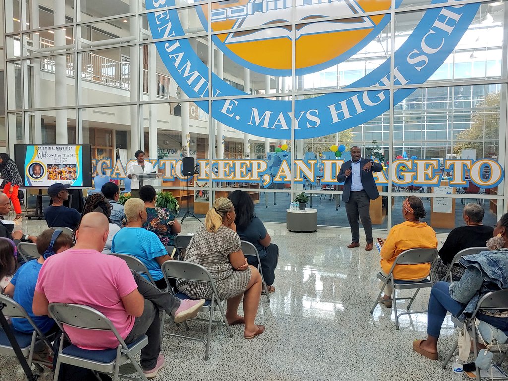 MsSongbyrd2's tweet photo. What an AMAYSing Community Engagement Town Hall meeting with Atlanta Public Schools's sole finalist, Dr. Johnson! The transparent conversation focused on student and educator success.
APSMaysRaiders @aps_equity @BEMaysPRIDE @APSFam_Alumn @Garnpenn @APSPartnerships @apsupdate https://t.co/ZrskDkPTQc