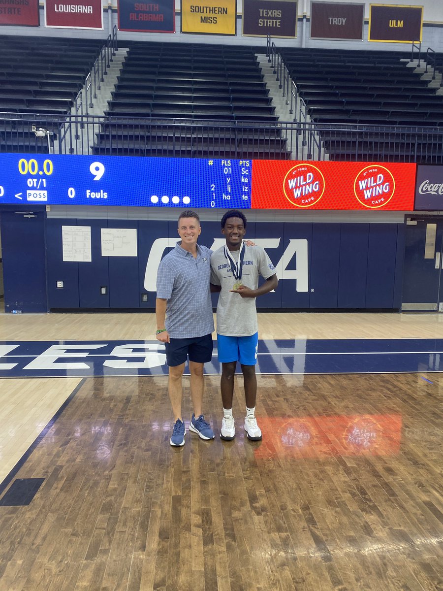 Jadon9Turner's tweet photo. I had a great time at the Georgia Southern Basketball Camp! Thank you @GSCoach_Charlie , coaching staff and players. Go Eagles!! @DennisKnightSMN @AntwainTurner @BethesdaBlazers @PrepSav @AmyZimmerWJCL @JeffRoberts__ @Joey_B_Lamar https://t.co/pRebxYZNKA