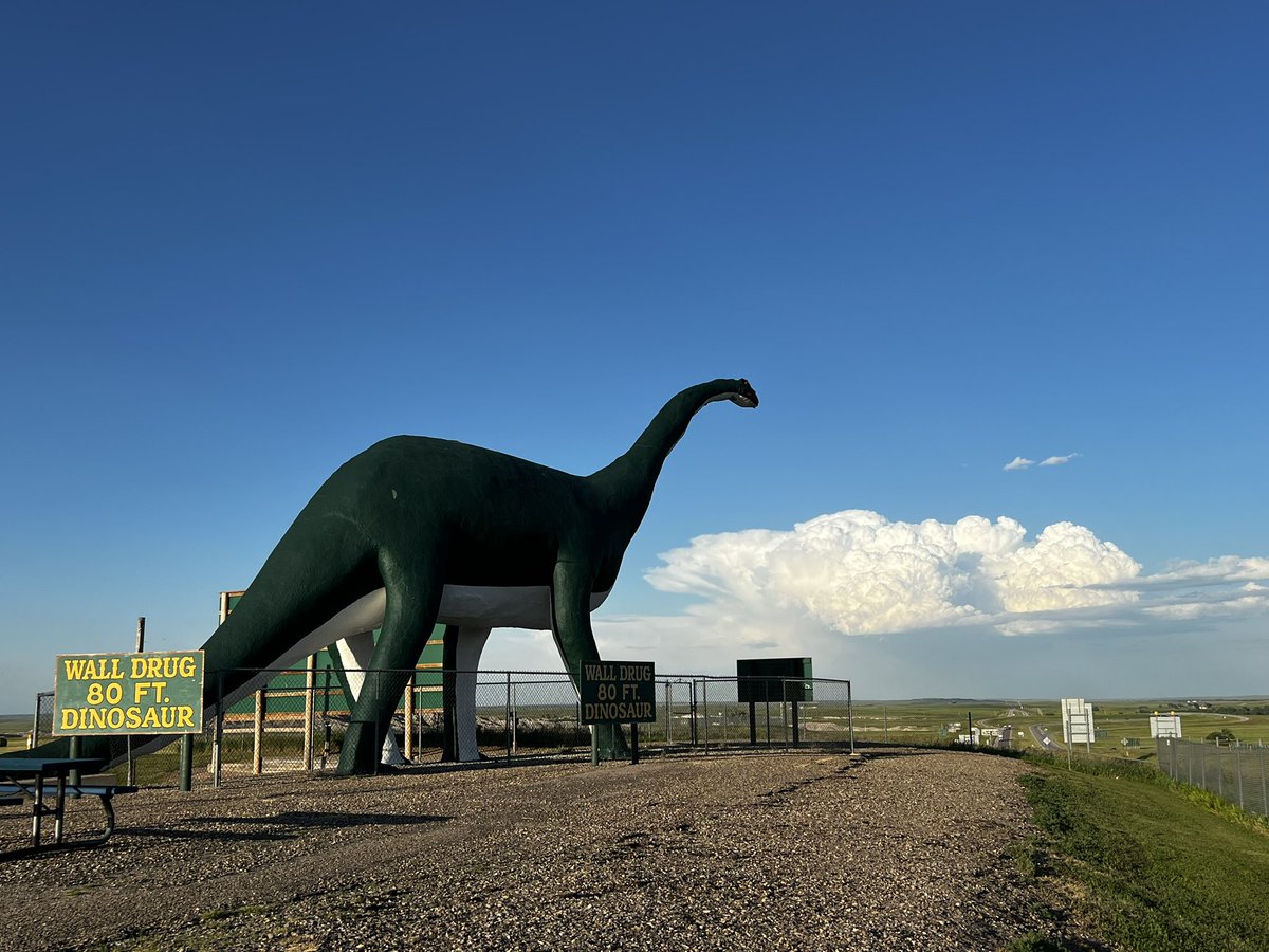 CarboniferousPk's tweet photo. This is one of the weirdest shots Iโve ever been lucky enough to take. Looking east from Wall, South Dakota.
#WallDrug
@mikebracciano @ReedTimmerUSA @fox4wx @wxbecks @WallDrug https://t.co/Qjy0QFLFsb