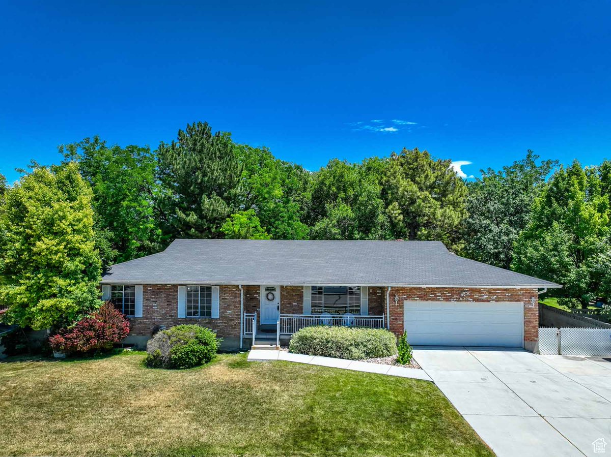 taraparas's tweet photo. Taylorsville Brick Rambler for Sale  3 Beds 3 Baths 3,824 sq ft. Huge Deck, Huge Basement to finish, Open House Sat. 6-29 11-1 PM https://t.co/HAXQCCCjvb Paras Real Estate https://t.co/C0Bma64U3w
