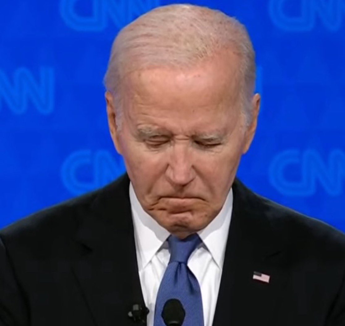 VLONEPREDATOR's tweet photo. Donald Trump and Joe Biden are taking turns napping while the other one talks 😭 https://t.co/yoXAewA1w8