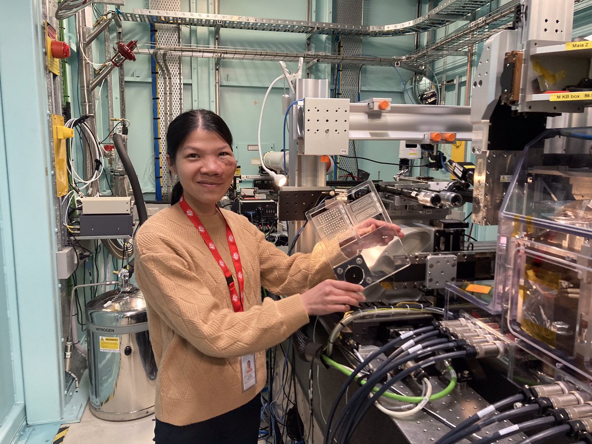 Diem Nguyen (@diemnguyen4282) on Twitter photo It was my honor to be part of this experiment conducted at the XFM Beamline Australia to analyse how rice and wheat nutrient elements distribution in the grains. A big thank to my supervisor <a href="/myco_research/">Dr Stephanie Watts-Fawkes</a>, my co-supervisor Prof. Alex, Prof. Enzo, and Dr. Jesse for fully support. It was my honor to be part of this experiment conducted at the XFM Beamline Australia to analyse how rice and wheat nutrient elements distribution in the grains. A big thank to my supervisor <a href="/myco_research/">Dr Stephanie Watts-Fawkes</a>, my co-supervisor Prof. Alex, Prof. Enzo, and Dr. Jesse for fully support.