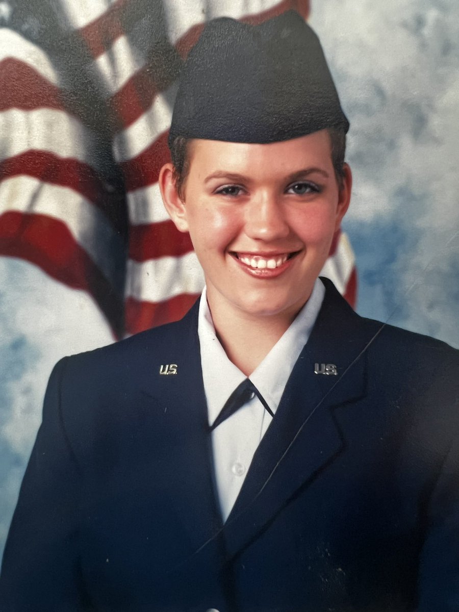 Not a sucker or a loser. I will NEVER support a traitor like Donald Trump <a href="/commondefense/">Common Defense</a> 
#VetsAgainstTrump #VeteransAgainstTrump #Debate2024