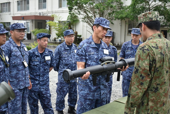 1枚目のM24狙撃銃、スコープの対物レンズのキャップ、その裏まで
