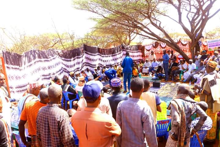 Halgamaassc99's tweet photo. Beesha Haruun Axmed ee Hayaag ayaa Alle-bari iyo Shir ku qabatey Santarka #Marqaan, deg-Bookh ee gobolka Doollo DDS Ethiopia 🇪🇹
Alle-beriga iyo Shirka waxaa ka qayb galay Isimo, Cuqaal, waxgarad, maamulka deg-Bokh iyo bulsho tiro badan oo ka kala yimid meelo kala duwan. https://t.co/Sff378jpcr