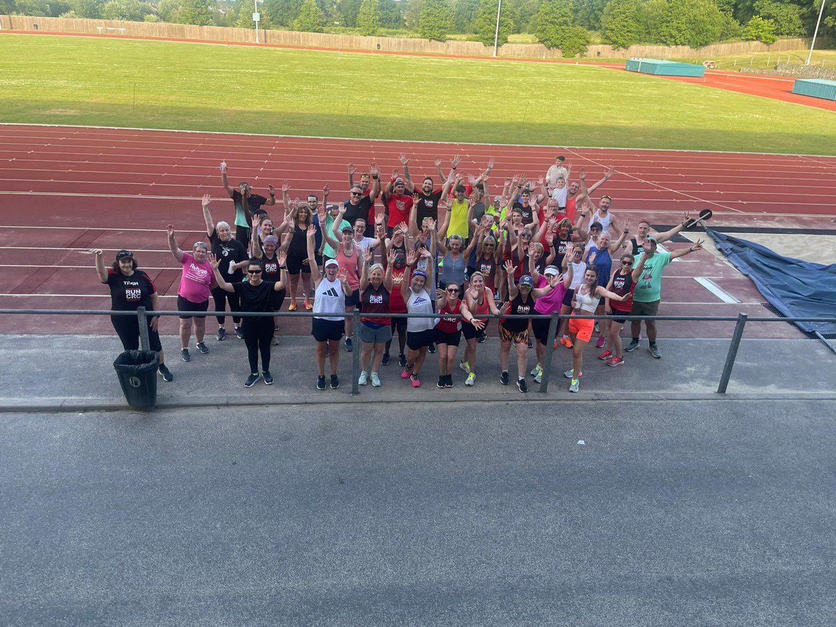 mysonisno1's tweet image. Great track session tonight, thoroughly enjoyed being put through my paces.
3 mins at 5k pace/2 mins recovery x5 #running #TeachersRunClub #flanci #halfmarathontraining #crawleyruncrew