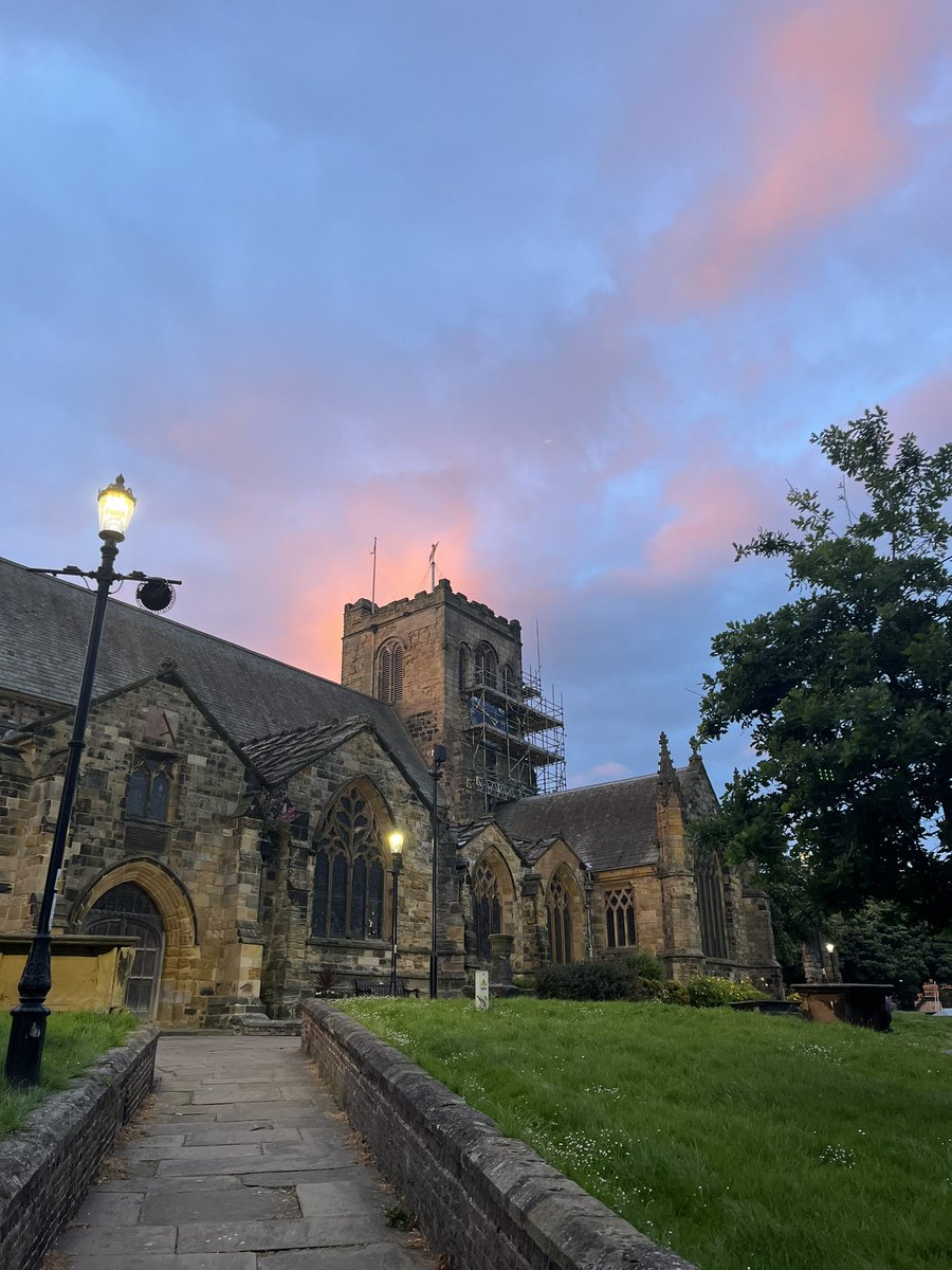 Fayehurst83's tweet photo. @RevRichardColes Just saw these up in Scarborough, good clouds ☺️ https://t.co/HGPqUbODfl